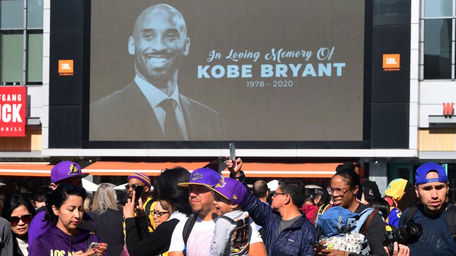 Fans mourn Kobe Bryant