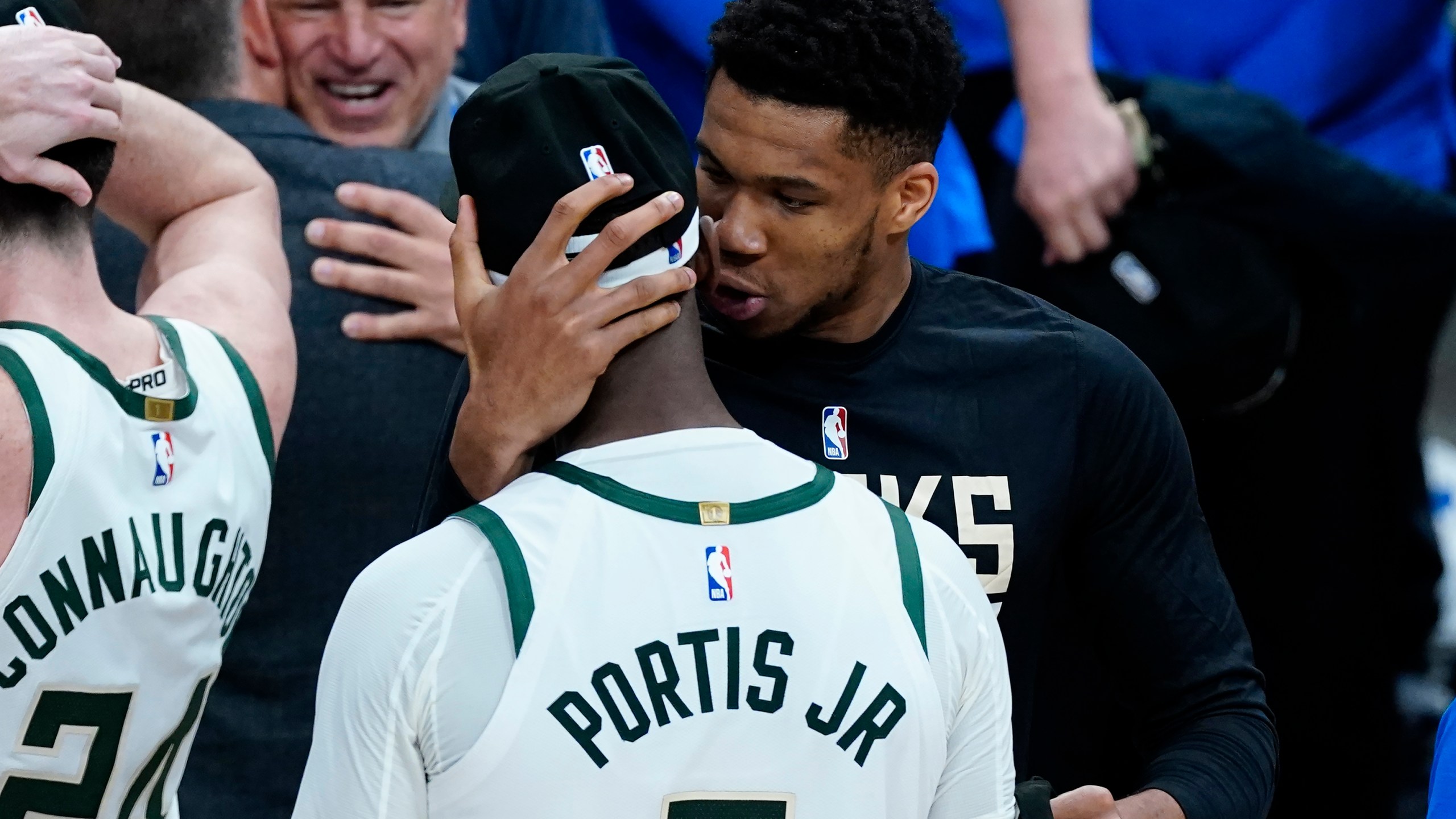 Giannis Antetokounmpo, Bobby Portis