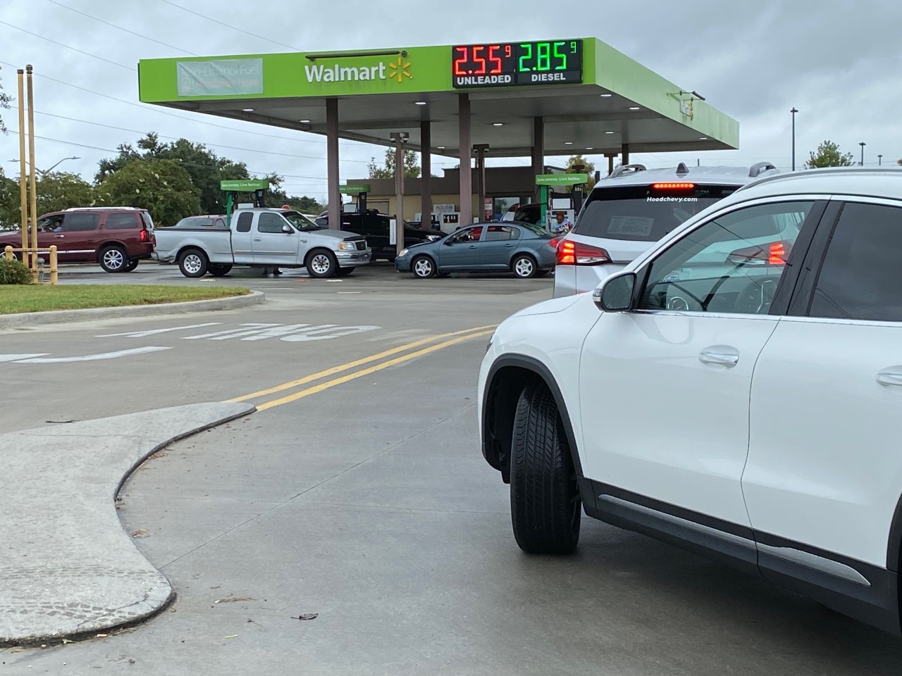 Long gas lines in Mereaux