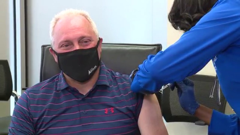 Congressman Steve Scalise gets vaccinated