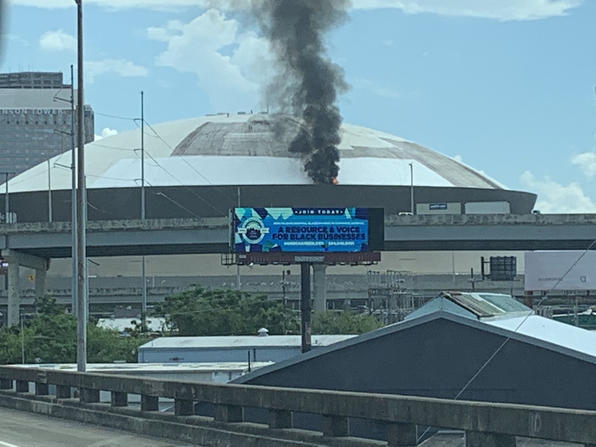 https://digital-staging.wgno.com/news/local/watch-smoke-flames-billow-from-roof-of-superdome/