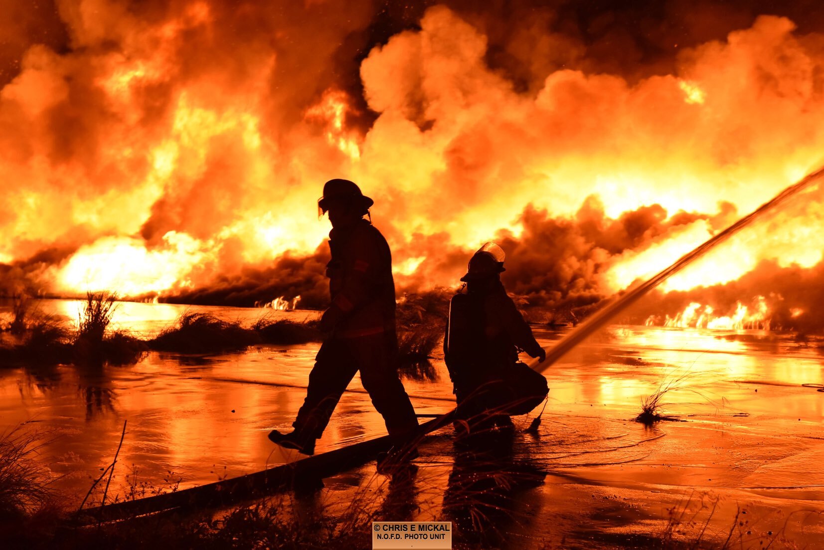 https://digital-staging.wgno.com/news/massive-fire-engulfs-wharf-along-new-orleans-riverfront/