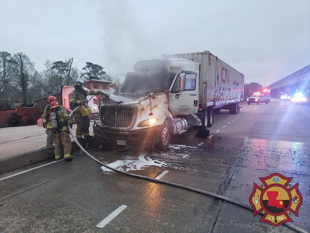 https://digital-staging.wgno.com/news/18-wheeler-ablaze-at-the-base-of-causeway-bridge/