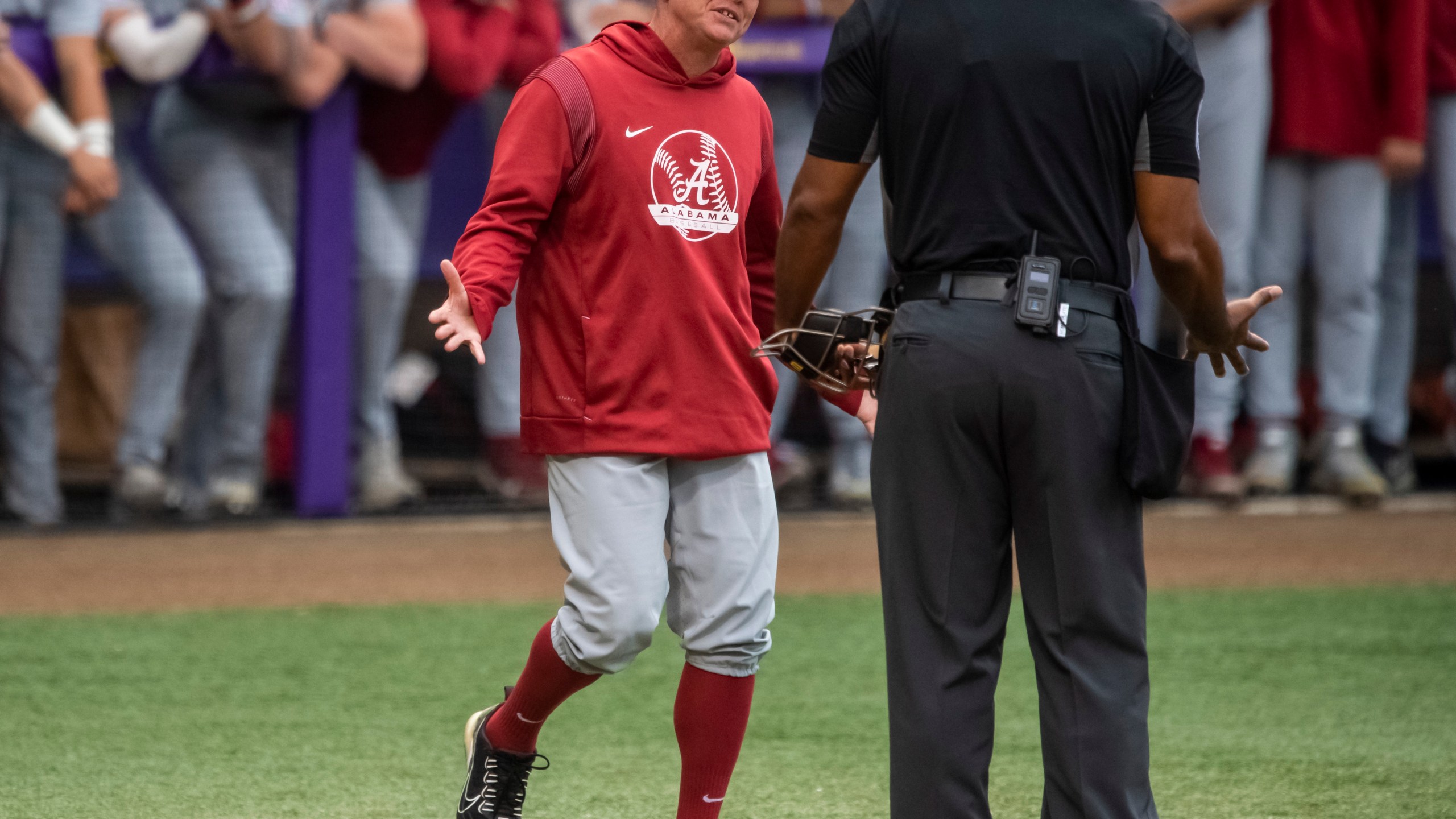 Alabama head coach Brad Bohannon, left, argues with umpire Joe Harris after being tossed from an NCAA college baseball game in the bottom of the second inning against LSU, Saturday, April 29, 2023, in Baton Rouge, Louisiana./The Advocate via AP)