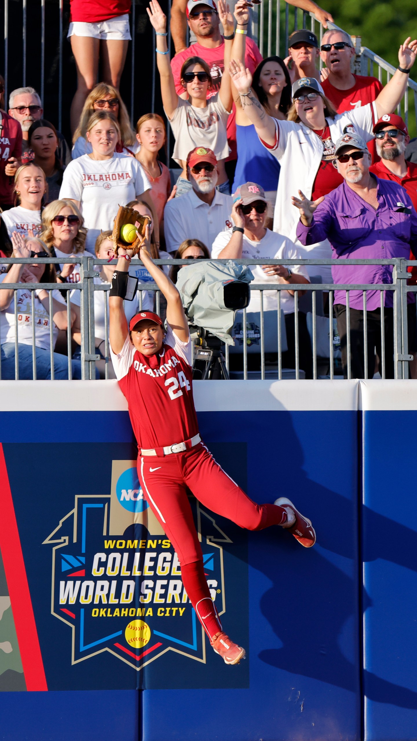 Oklahoma's Jayda Coleman catches a fly ball hit by Florida State's Kalei Harding during the third inning of the second game of the NCAA Women's College World Series softball championship series Thursday, June 8, 2023, in Oklahoma City. (AP Photo/Nate Billings)